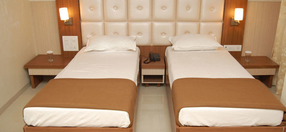 נאווי מומבאי Oyo 2026 Hotel Aishwarya Residency מראה חיצוני תמונה
