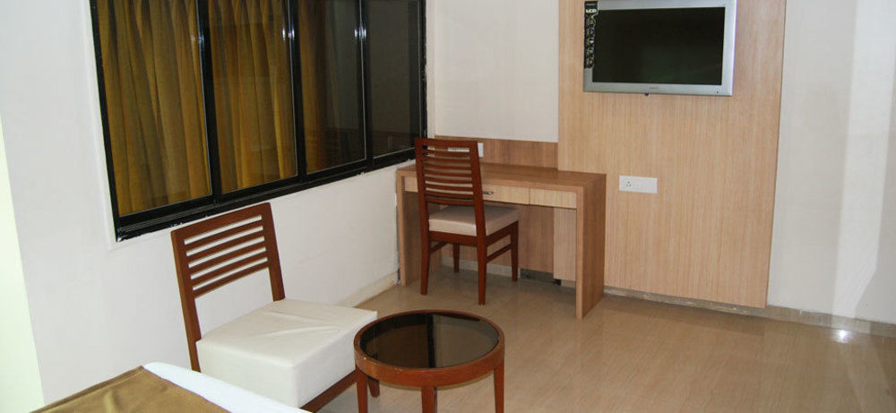 נאווי מומבאי Oyo 2026 Hotel Aishwarya Residency מראה חיצוני תמונה
