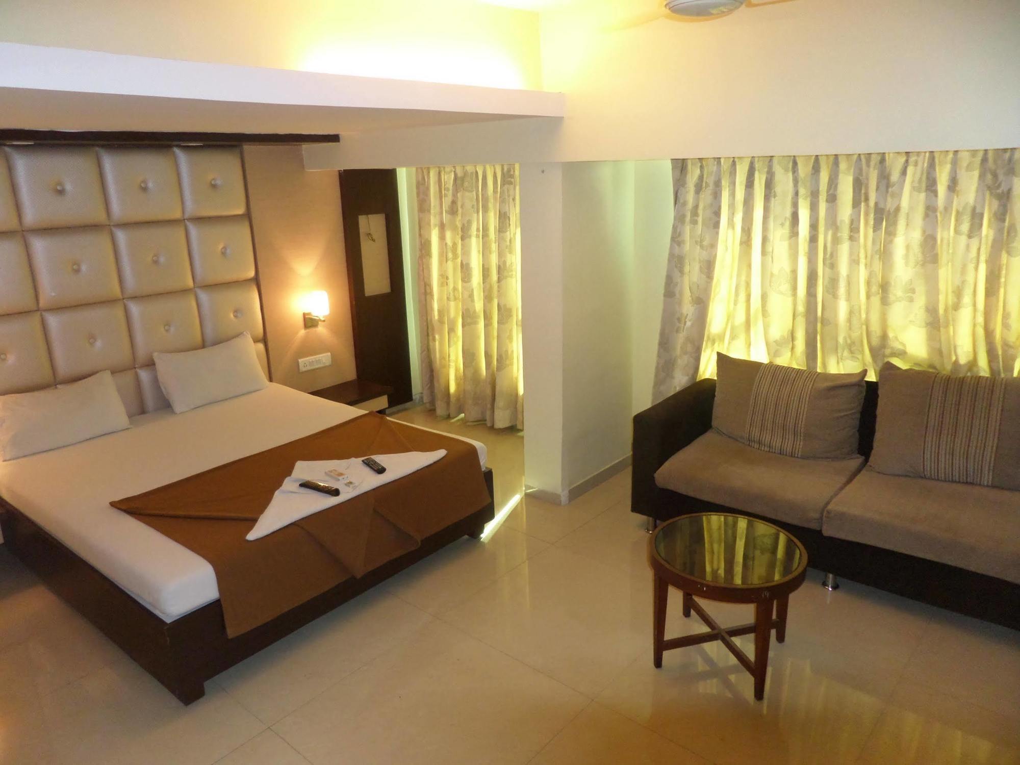 נאווי מומבאי Oyo 2026 Hotel Aishwarya Residency מראה חיצוני תמונה