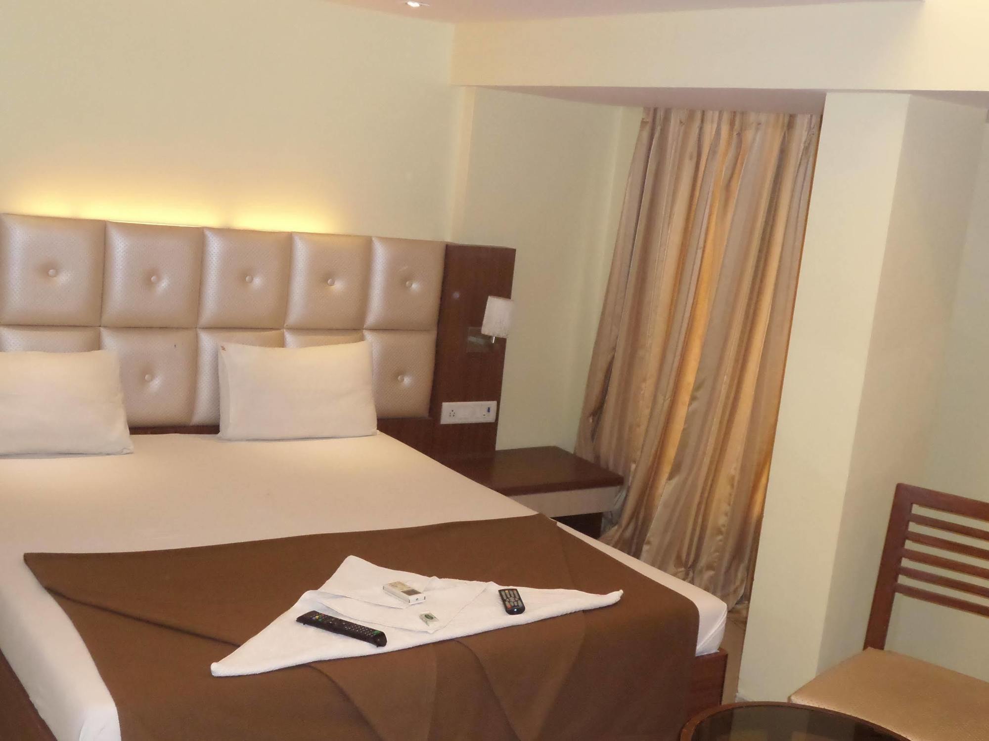 נאווי מומבאי Oyo 2026 Hotel Aishwarya Residency מראה חיצוני תמונה