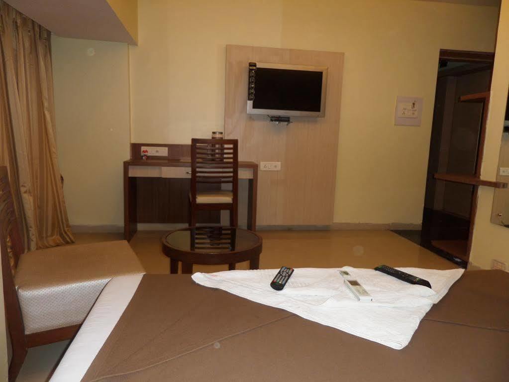 נאווי מומבאי Oyo 2026 Hotel Aishwarya Residency מראה חיצוני תמונה