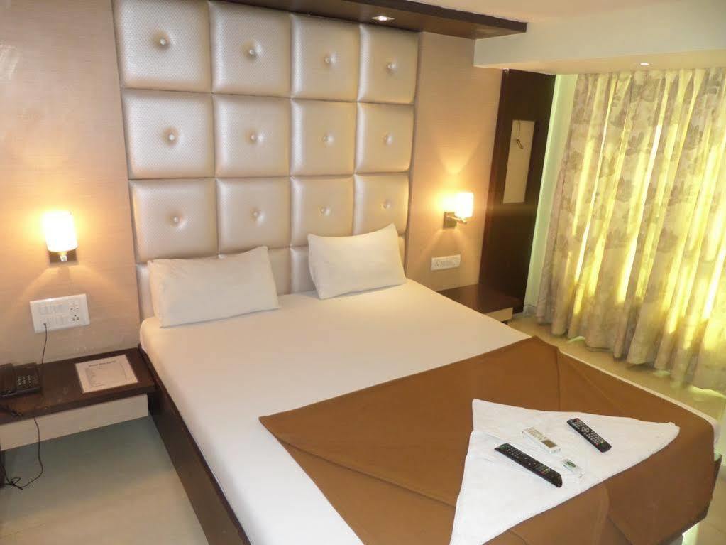 נאווי מומבאי Oyo 2026 Hotel Aishwarya Residency מראה חיצוני תמונה