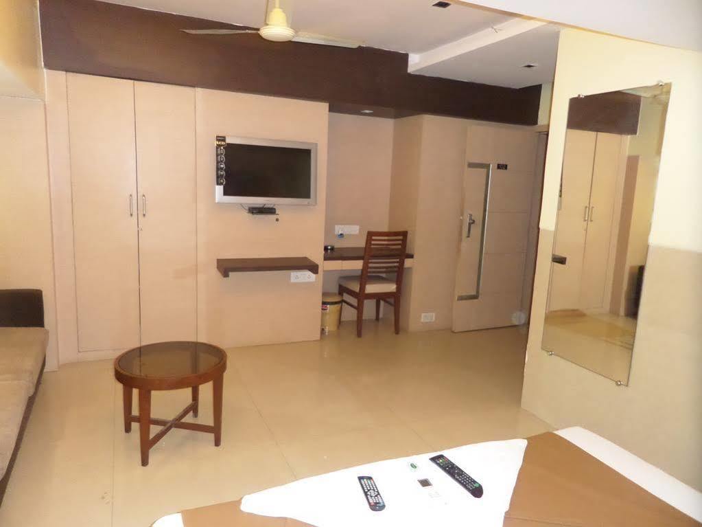 נאווי מומבאי Oyo 2026 Hotel Aishwarya Residency מראה חיצוני תמונה