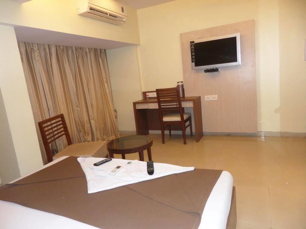 נאווי מומבאי Oyo 2026 Hotel Aishwarya Residency מראה חיצוני תמונה