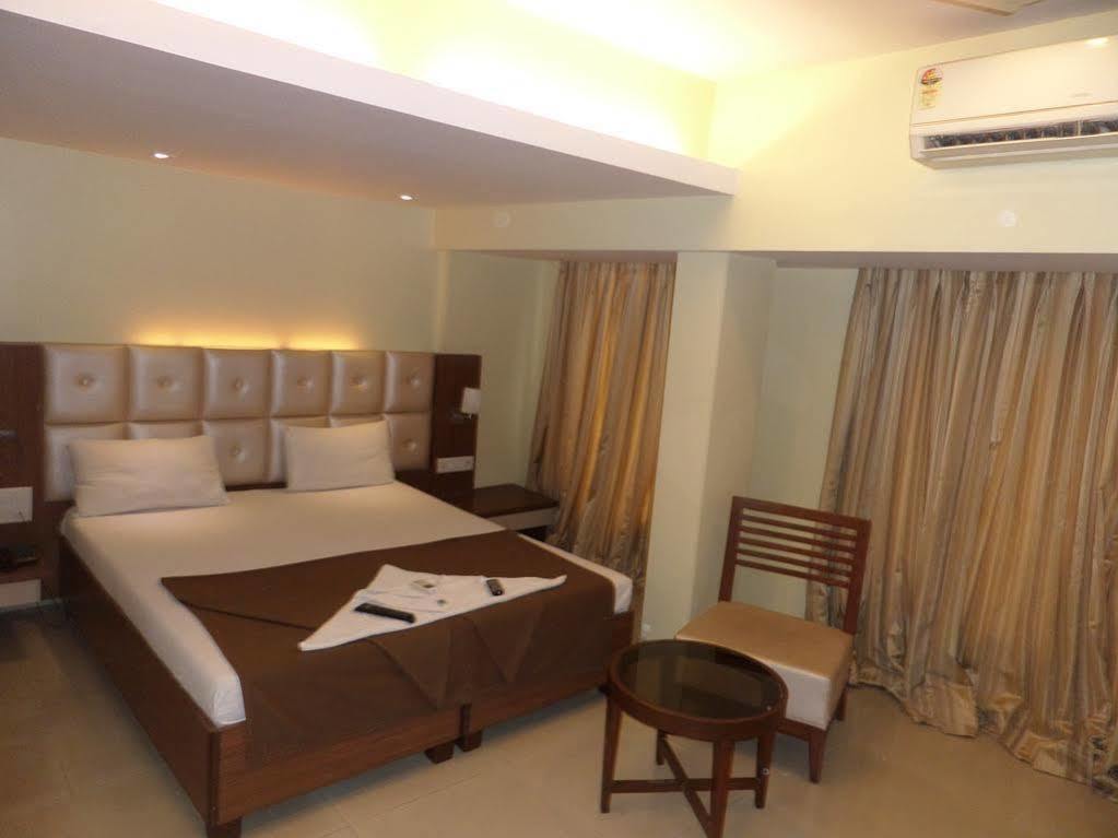נאווי מומבאי Oyo 2026 Hotel Aishwarya Residency מראה חיצוני תמונה